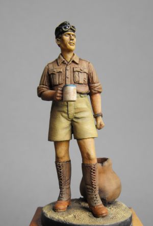 S2KW038 - Officer 10th Pz Div N. Africa 1942
